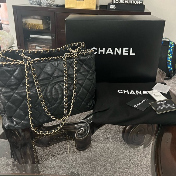 CHANEL Handbags - Chanel Gold Hardware Black Calfskin Leather Tote